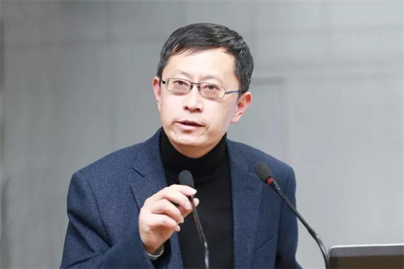 第一期主讲人:上海市特级校长,复兴高级中学党总支书记,校长陆磐良.