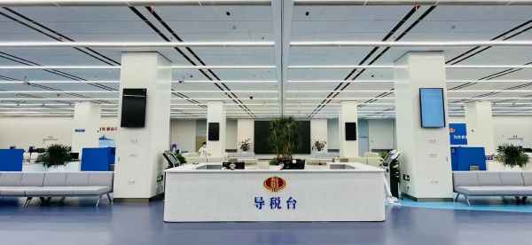 办税服务厅和房产交易窗口整体入驻区行政服务中心（正面）.jpg