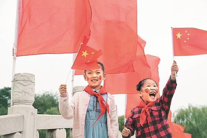 国庆期间江苏儿女与国旗同框