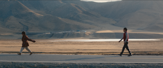 《牛王》1018上映 藏族少年千里夺牛开启治愈之旅