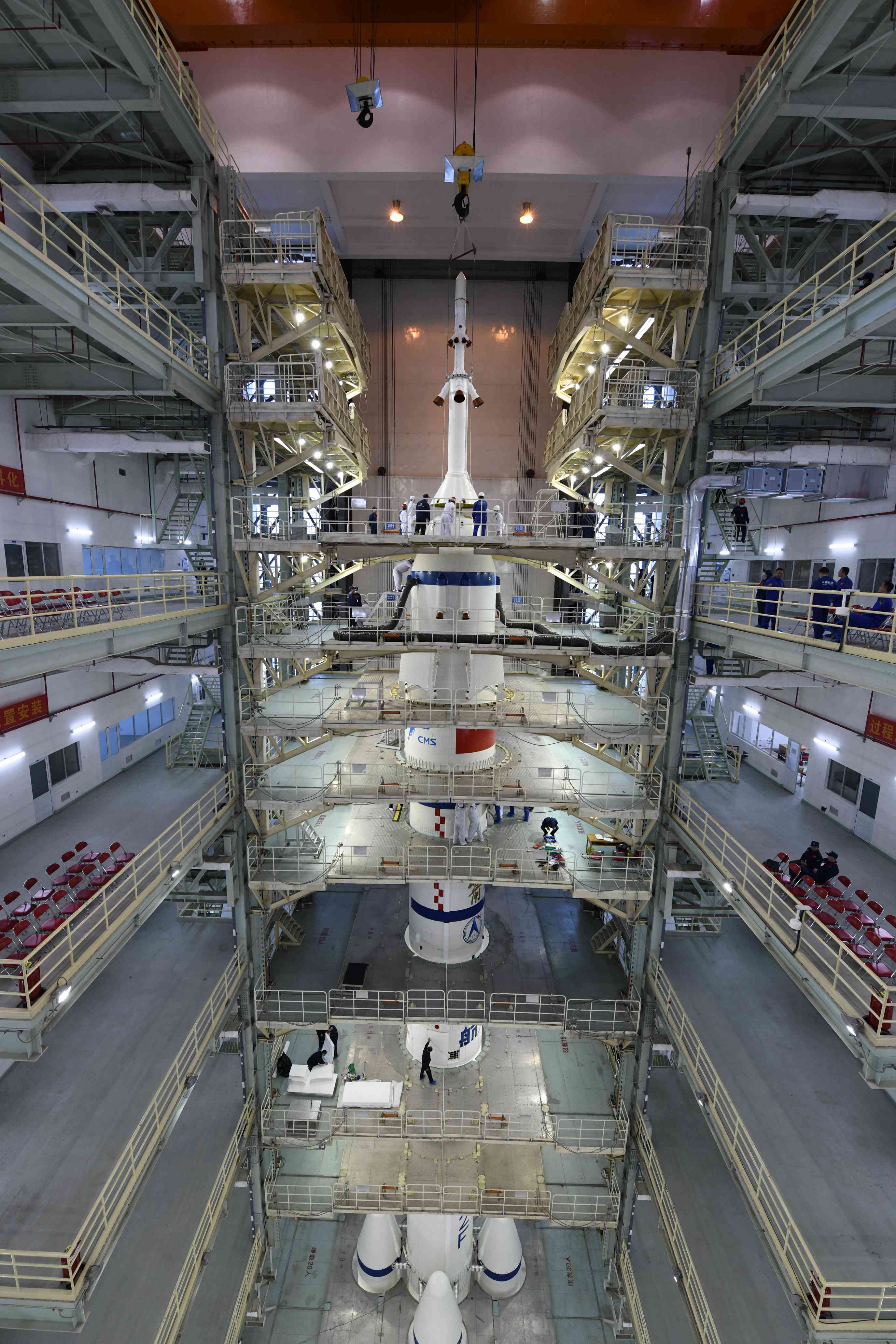 长征2号f遥十三运载火箭逃逸塔已安装就绪(5081155)-20211016003111.