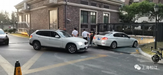 取消包月 费用上涨 新停车收费标准引发居民争议 松江这个小区停车改革如何破局