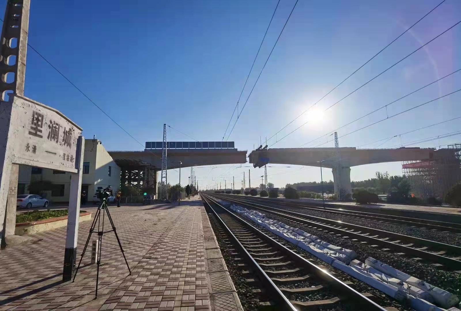 津兴铁路跨津霸铁路连续梁转体施工完成,天津西站直通大兴机场