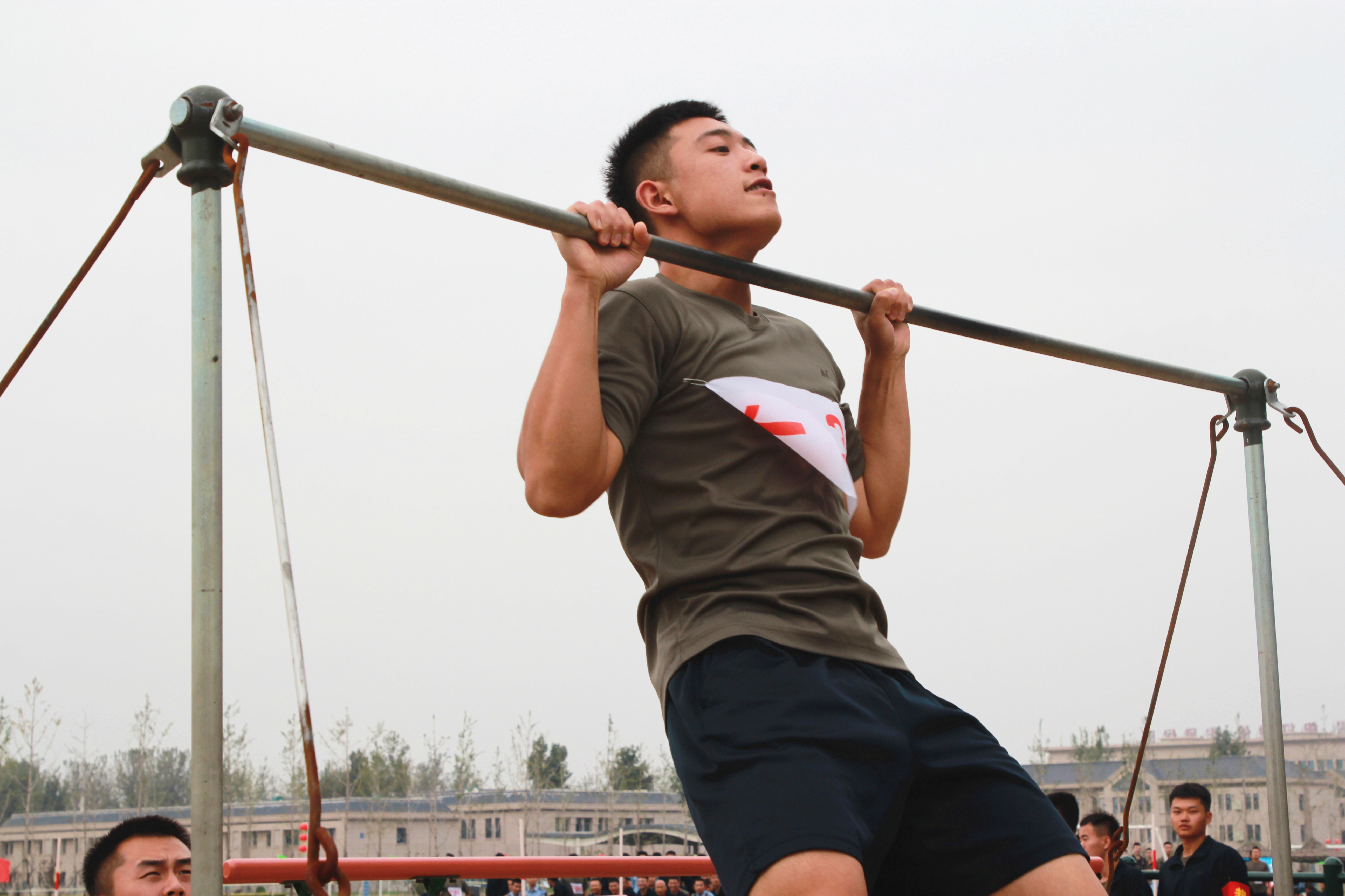 30x2蛇形跑本次运动会项目多,赛程紧,尤其考验运动员的身体素质.