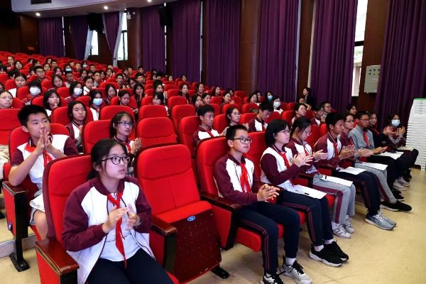 上闵外来了特殊的老师,以亲身经历开讲