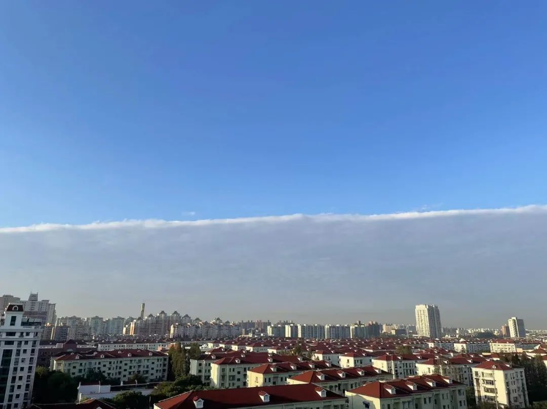 图集申城今天出现的壮观的半边天云你看到了吗