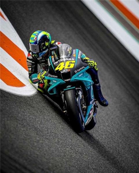 开摩托车的f1车手 转身离去 九冠王罗西正式退役