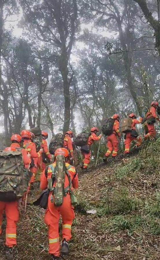 搜救人员,视频截图