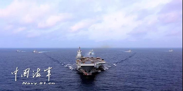  航母辽宁舰航行在太平洋上 本文图均为 中国海军 图