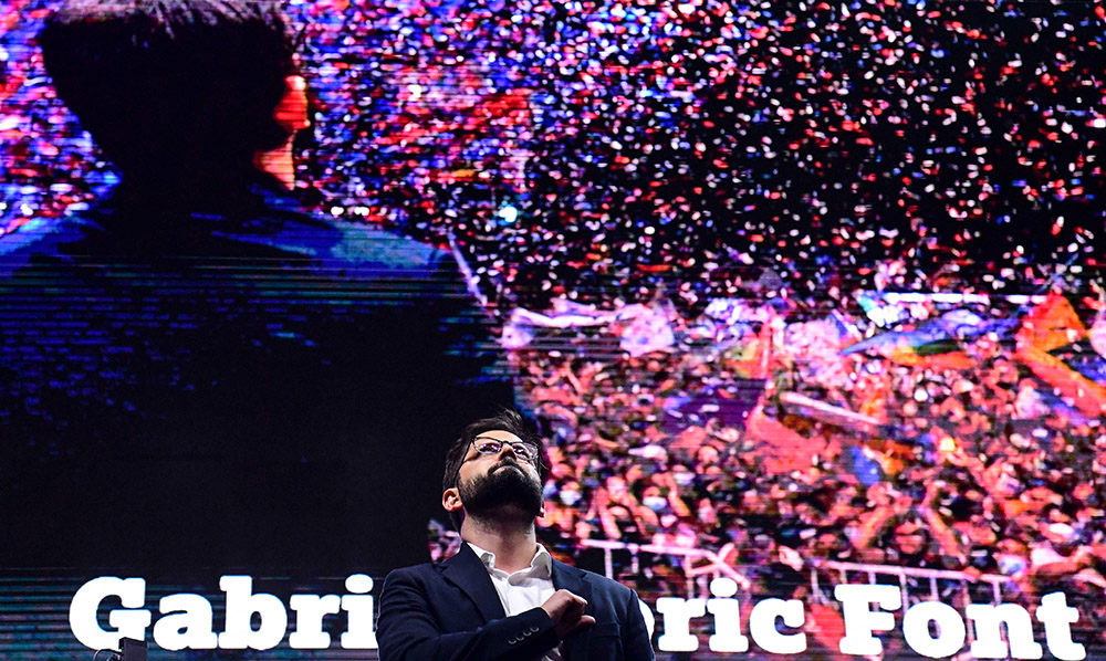 当地时间12月19日，智利首都圣地亚哥，加夫列尔·博里奇获得55.87%的选票。 人民视觉 图