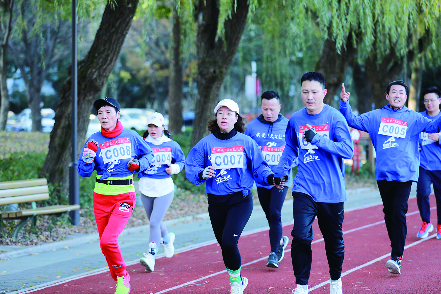 茸城健跑團開展五公里趣味健康跑跑步核心訓練讓晨練更有趣