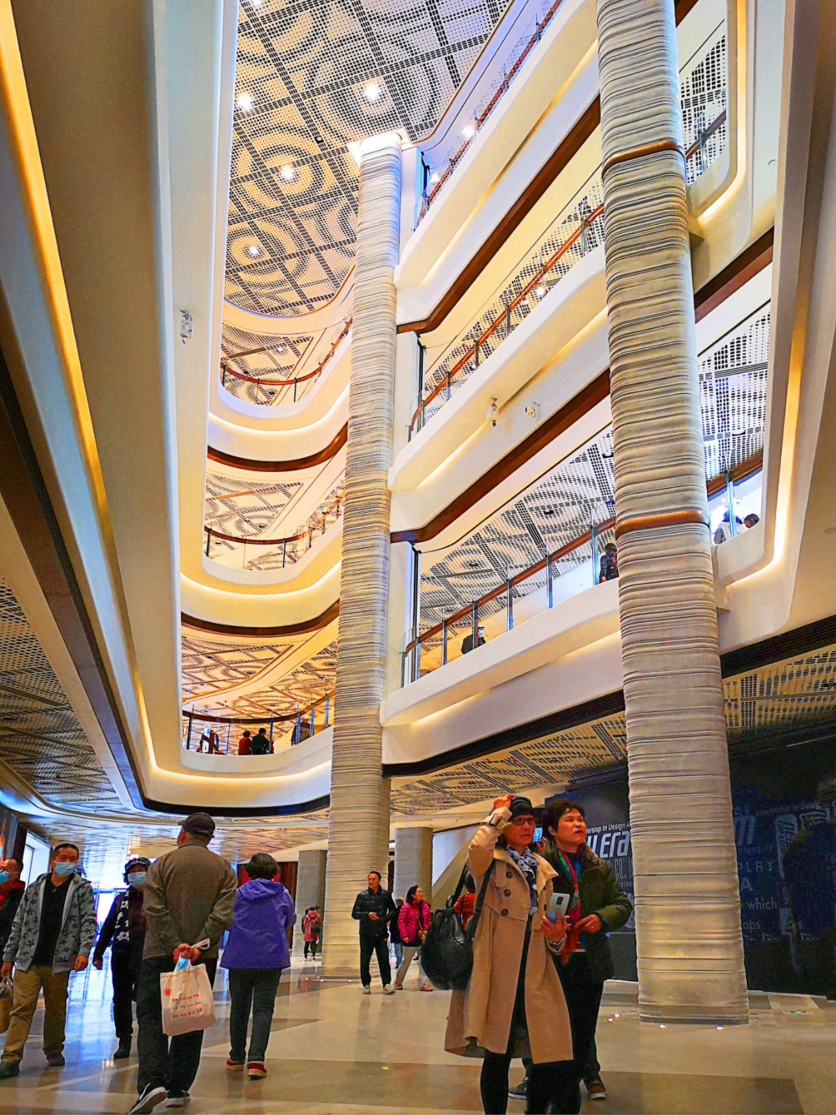 上海唯一山形建筑天安千树购物中心开业