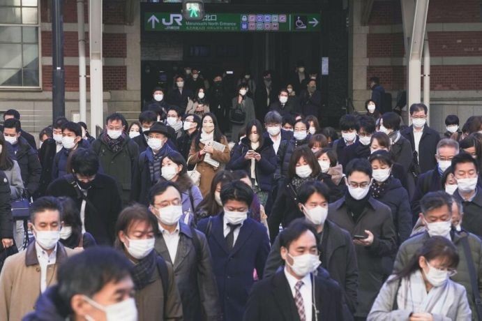 多国告急 美国平均日增确诊超66万例日本东京都一周确诊暴增14倍