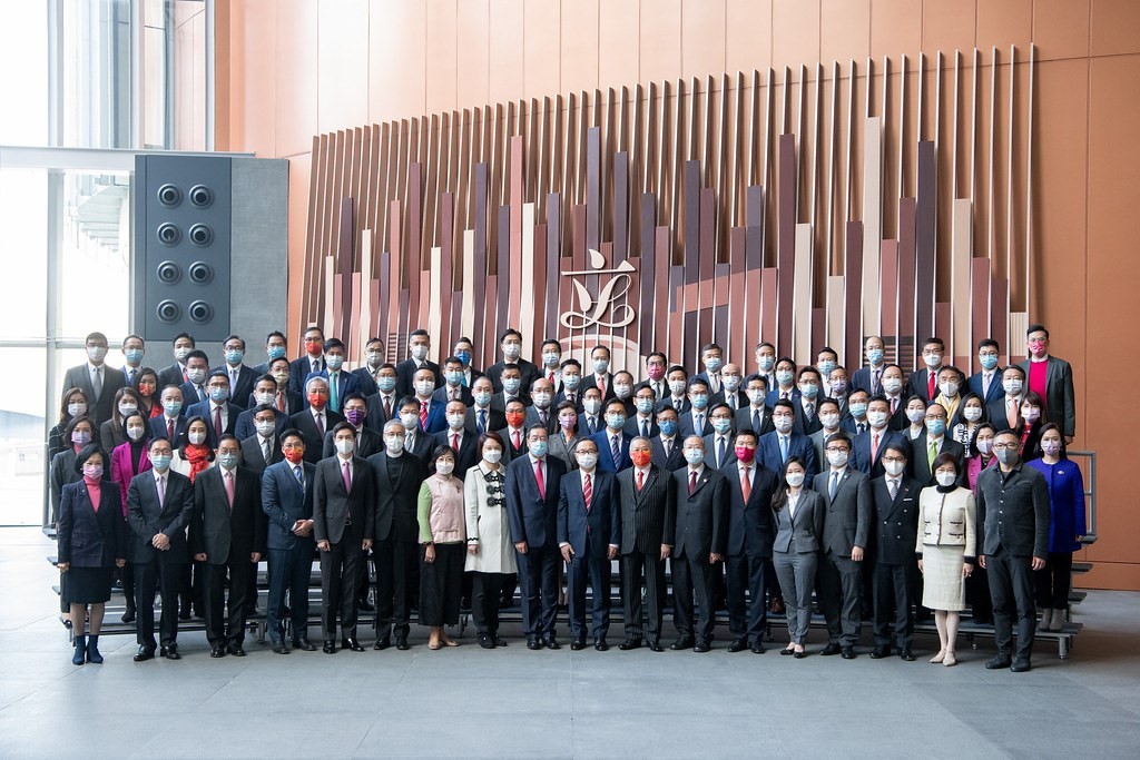 △宣誓仪式后,第七届立法会议员拍摄大合照。