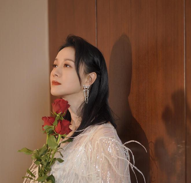 倪虹洁自曝感情经历：已离婚有孩子 热恋中