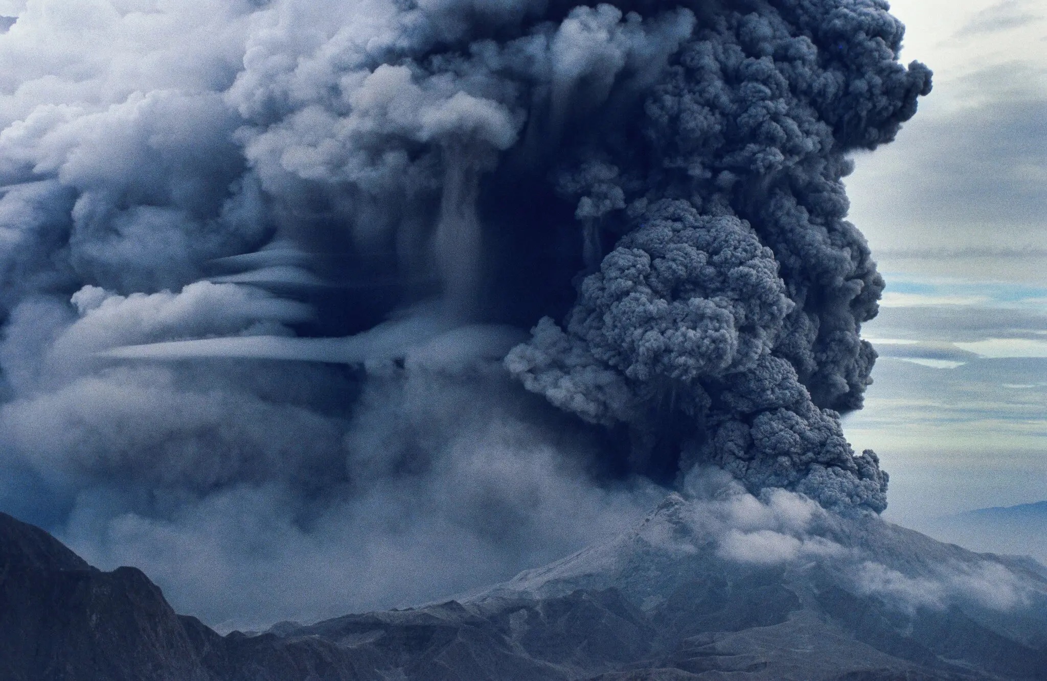 1991年菲律宾皮纳图博火山爆发,图片来自alamy