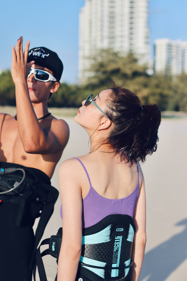 42岁女星海滩比基尼照曝光真实身材震惊众网友