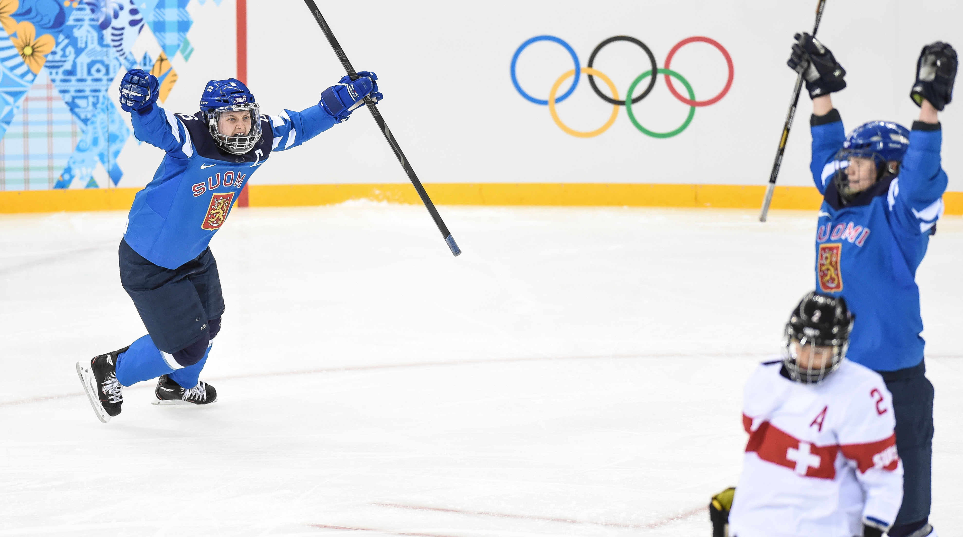 冰球女将强体能 全力以赴奔冬奥_国家体育总局