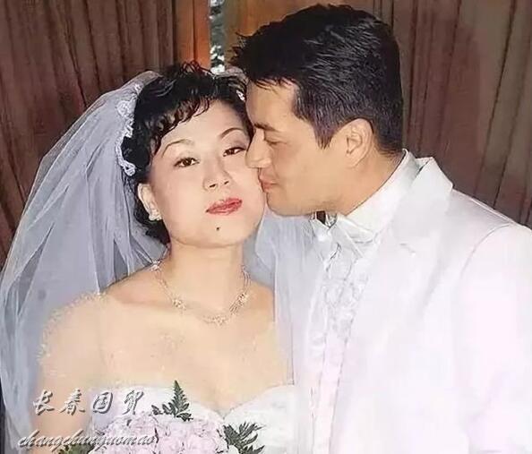 吕良伟四任老婆图片图片