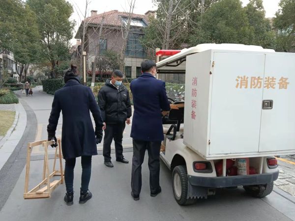 20220112浦江坤庭居委会--网格开展楼道清理 提升小区安全指数 (3).jpg