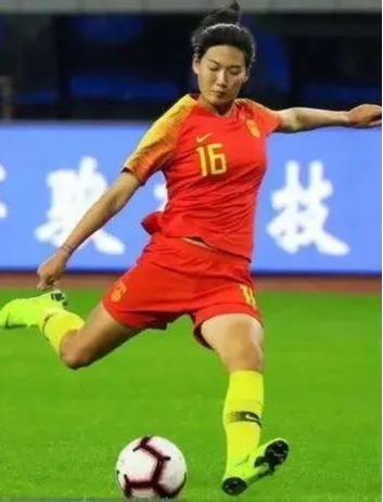 杨莉娜.jpg