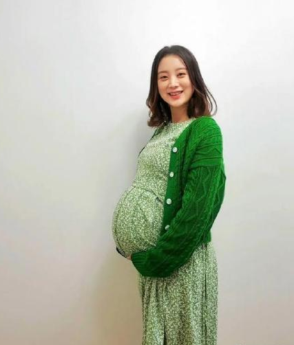 前韩女团Wonder Girls成员禹惠林产子 晒出宝宝小脚丫照片