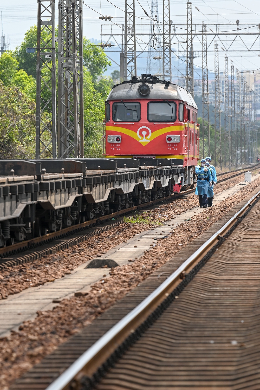 3月1日，铁路援港班列开展空车试运行。