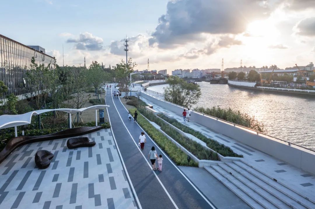 完成了共和新路-蕰川路,逸仙路-同济路和宝杨路3条主干道及1号科创湾