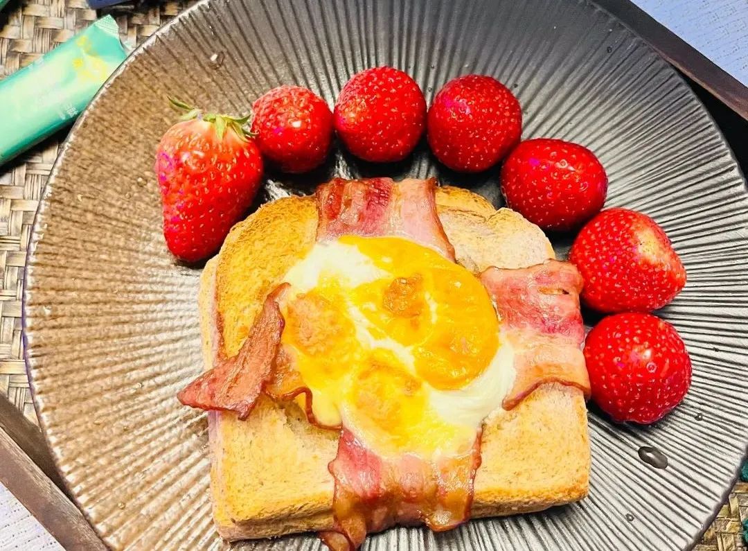 土司煎蛋 营养早餐怎么做_土司煎蛋 营养早餐的做法_豆果美食