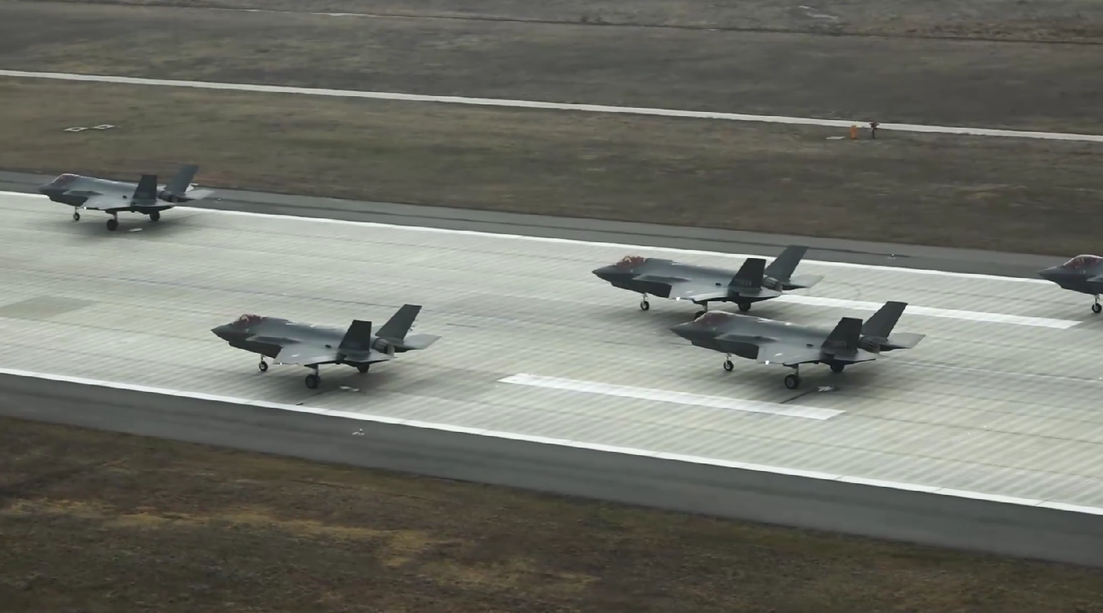 韩国举行F-35A战机“大象漫步”演习。