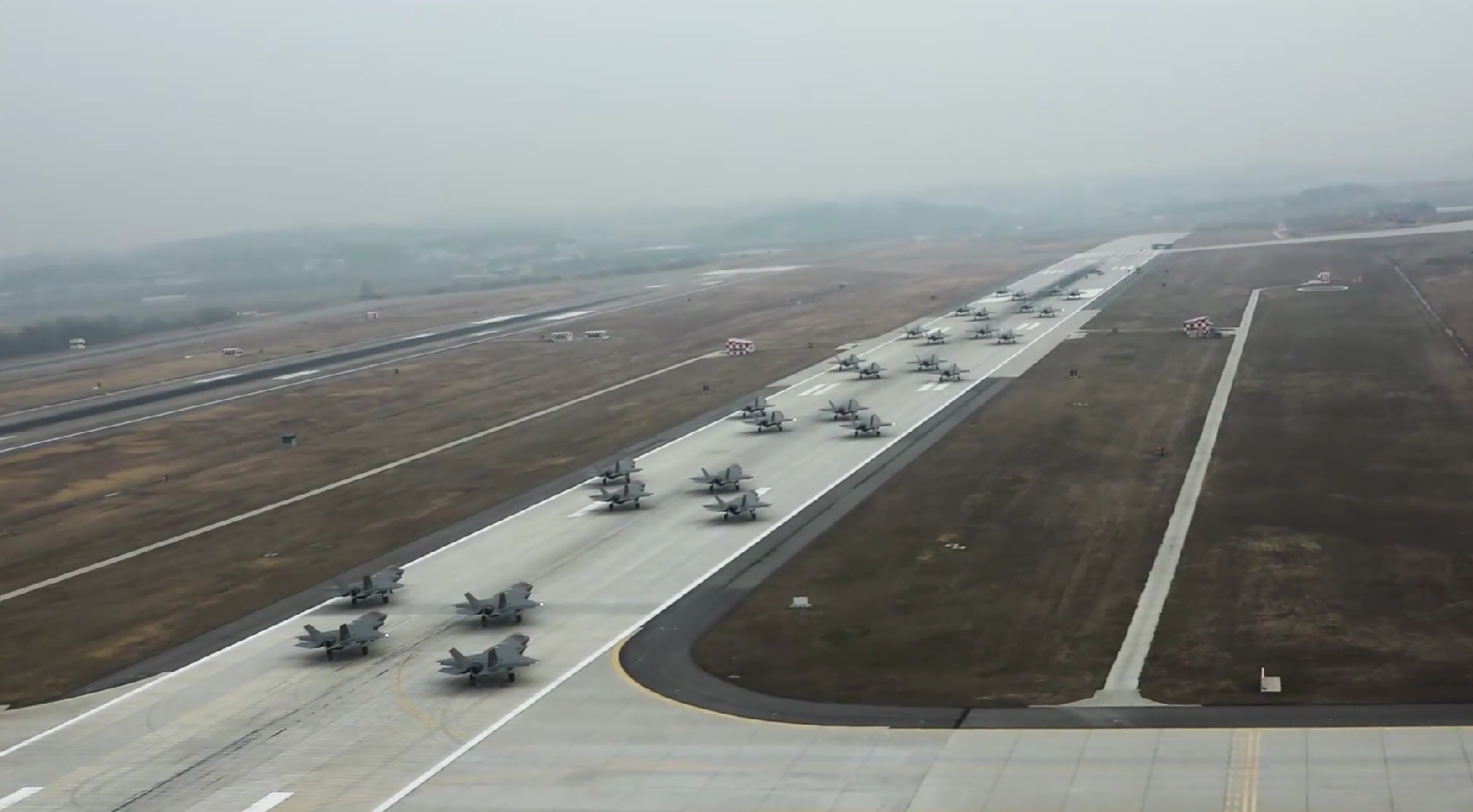 韩国举行F-35A战机“大象漫步”演习。