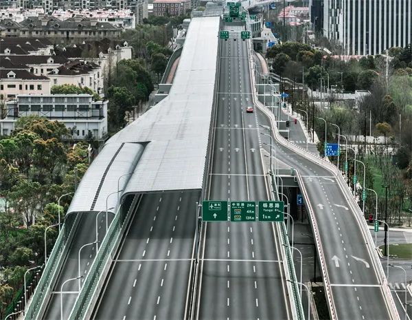 戰疫日記朋友圈刷屏的航拍空城浦東拍攝者找到了