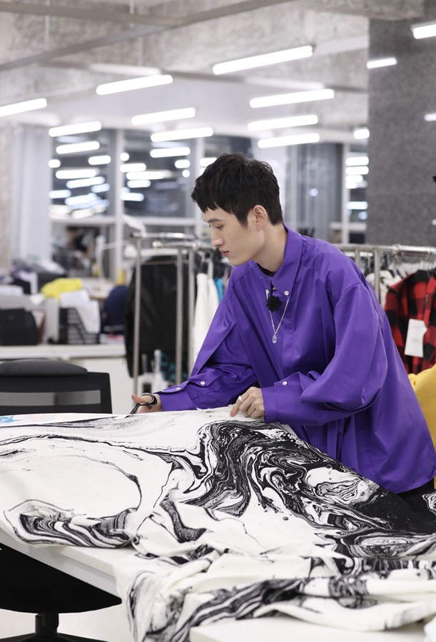 陈鹏在工作中
