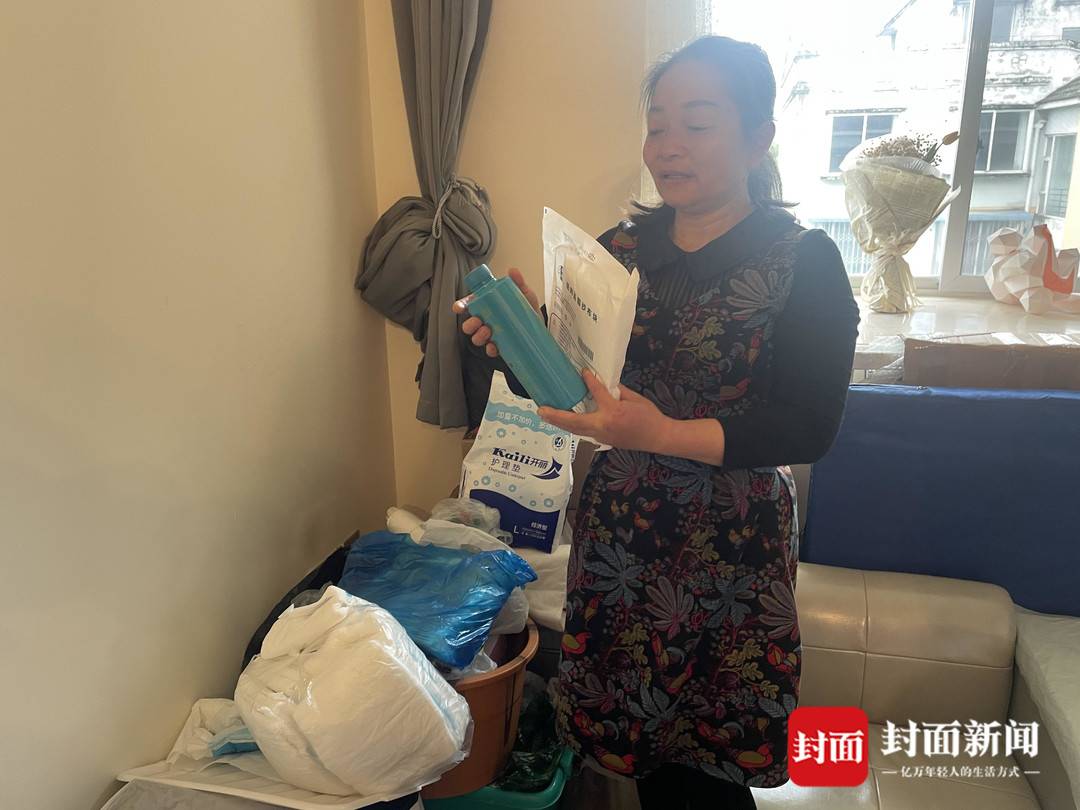 罗琼介绍,家里堆放了很多乔燕的护理用品。