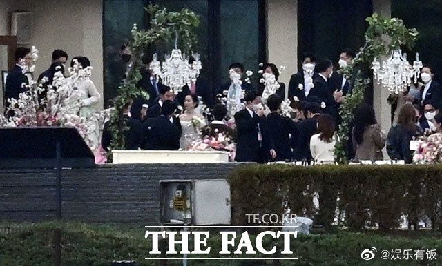 网曝玄彬孙艺珍婚礼内场图 网友:总算有一张清晰的了