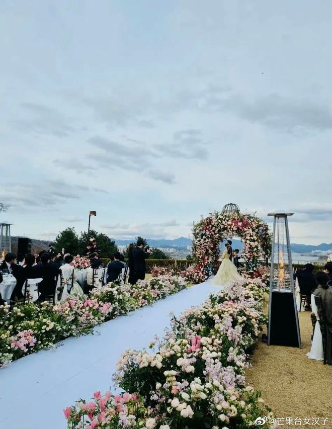 网曝玄彬孙艺珍婚礼内场图 网友:总算有一张清晰的了