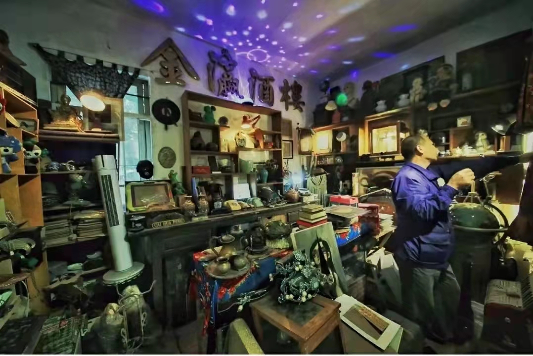 毕业前,武楷斯在学校附近的小洲村租了一个仓库放置旧物。