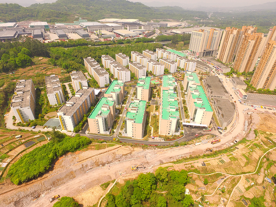 百合佳园隔离点（绿色屋顶）一期改造工程即将完工。本文图片均由澎湃新闻记者 谢寅宗 摄