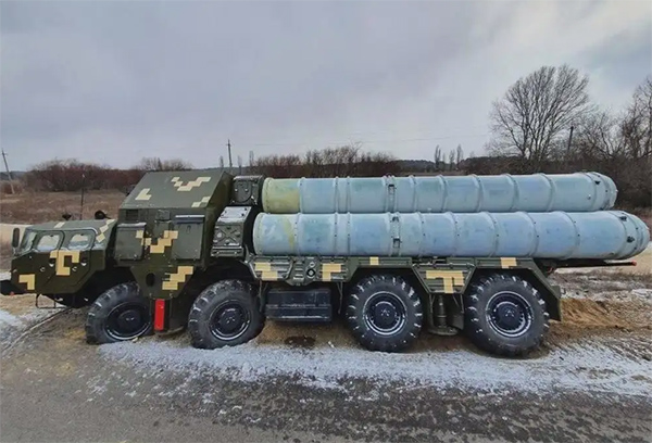 俄乌冲突中被摧毁的乌军S-300防空导弹。