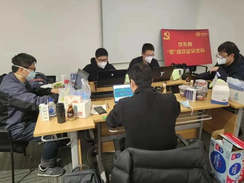 华建集团设计师团队正在设计方案