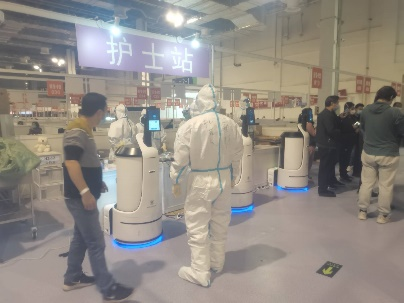 在护士站工作的东浩兰生配送机器人