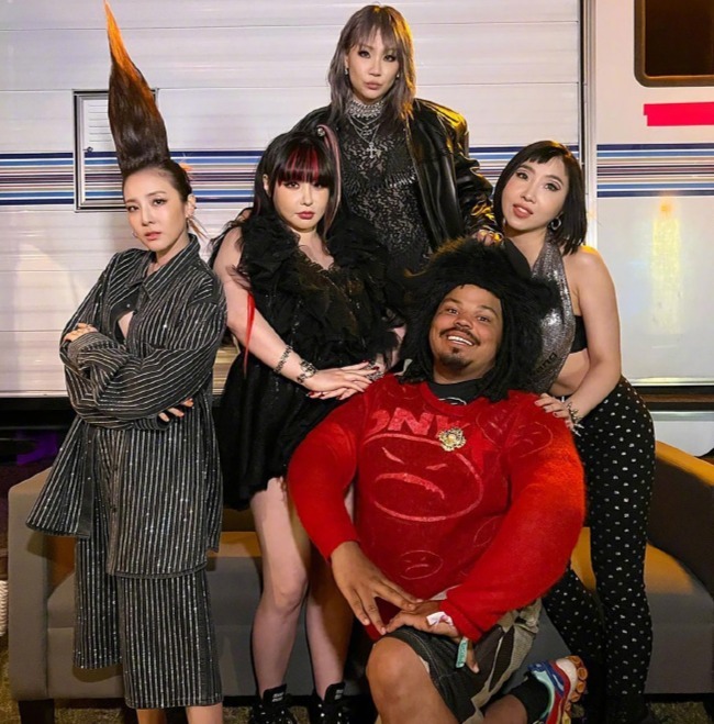 科切拉音乐节：2NE1时隔7年舞台合体，张艺兴为王嘉尔打CAll