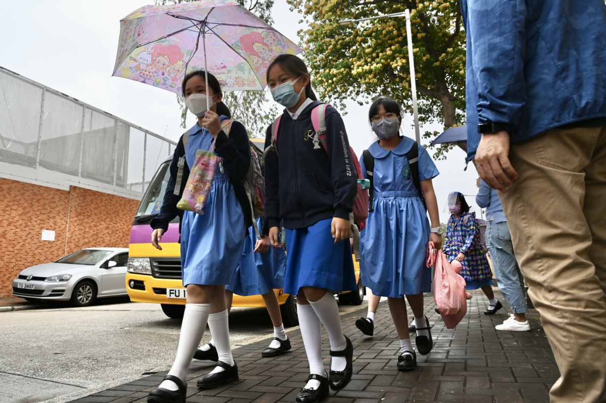 香港部分小学恢复半日面授课堂