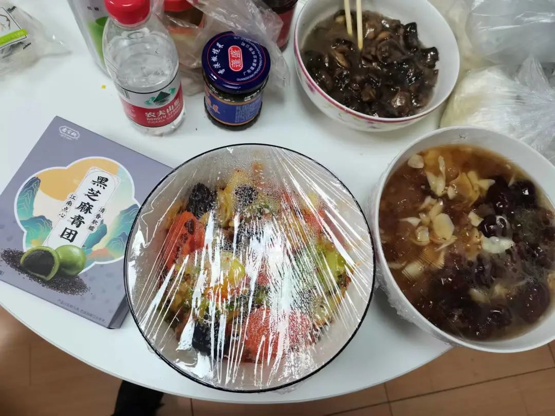 这一餐暖心饭，来自居民的真挚投喂……