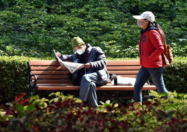 香港今日起分阶段放宽社交距离限制措施