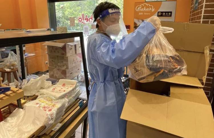 自研鲜食商品成“网红” 百联逸刻线下门店复工复业试水社区团购