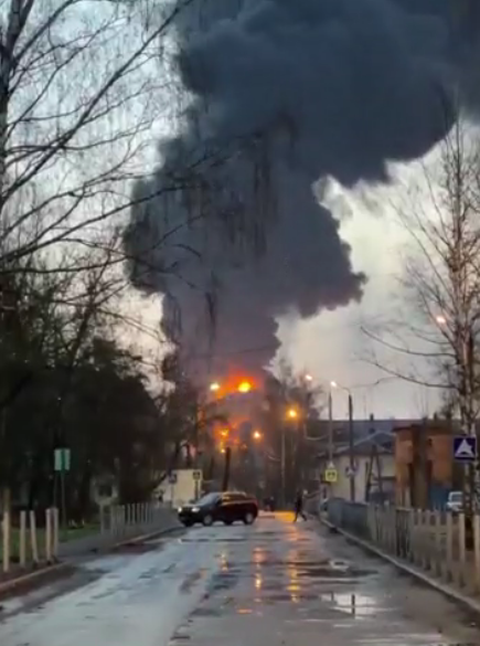 俄罗斯布良斯克石油基地火灾暂未造成人员伤亡