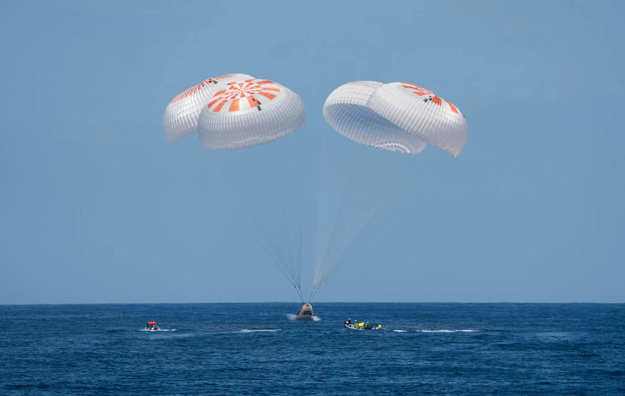 买10送7，国际空间站4名游客结束17天太空旅行回到地球