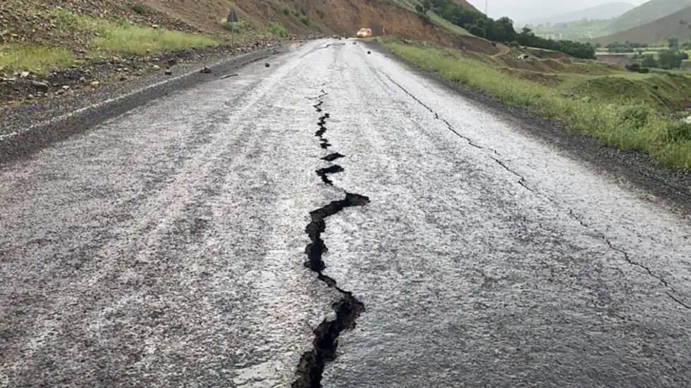 中科大利用机器学习揭示全球中大地震破裂模式