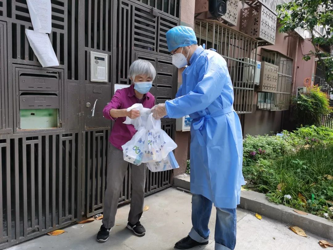 “上海就医保药应急平台”打通医保支付，首位患者当天拿到“救命药”